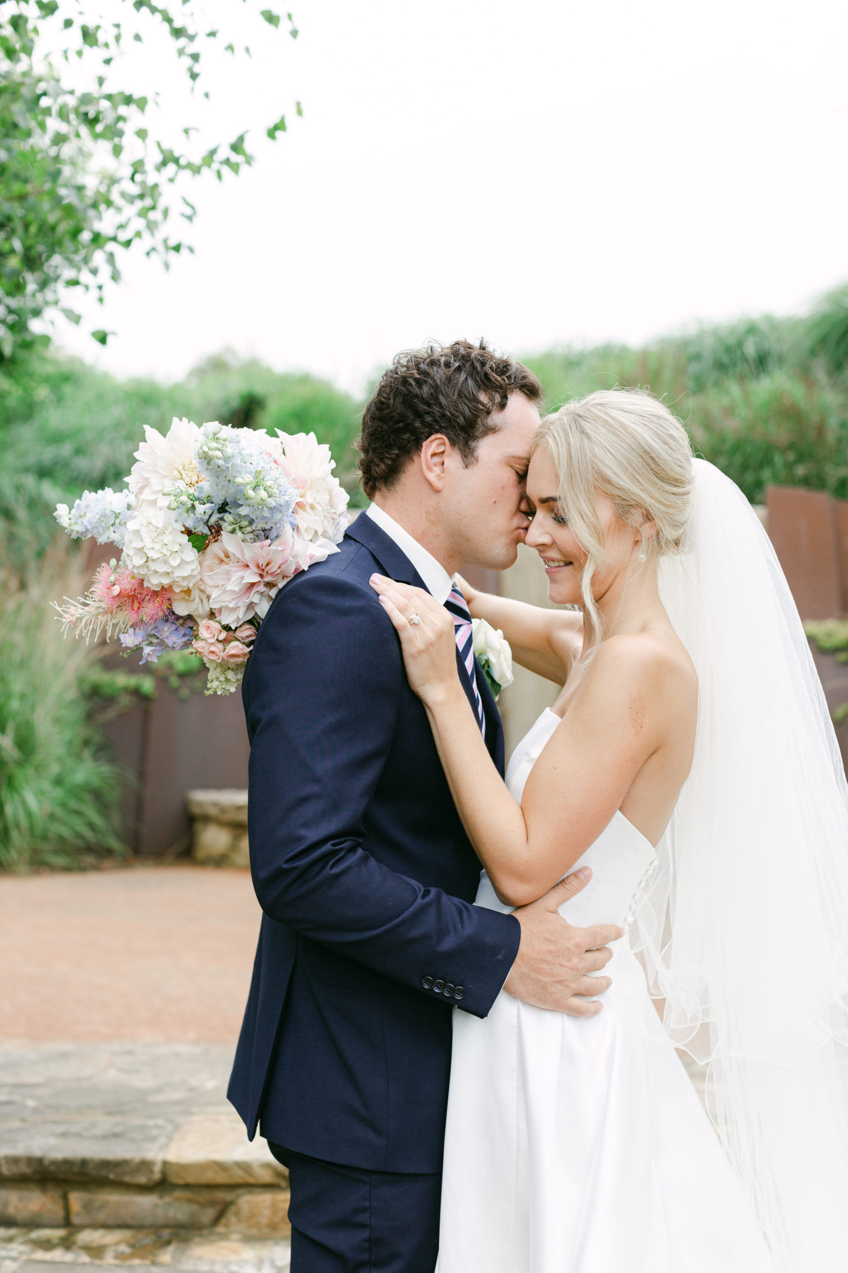 bride and groom wedding photos at Bendooley estate in Bowral the southern highlands wedding venue